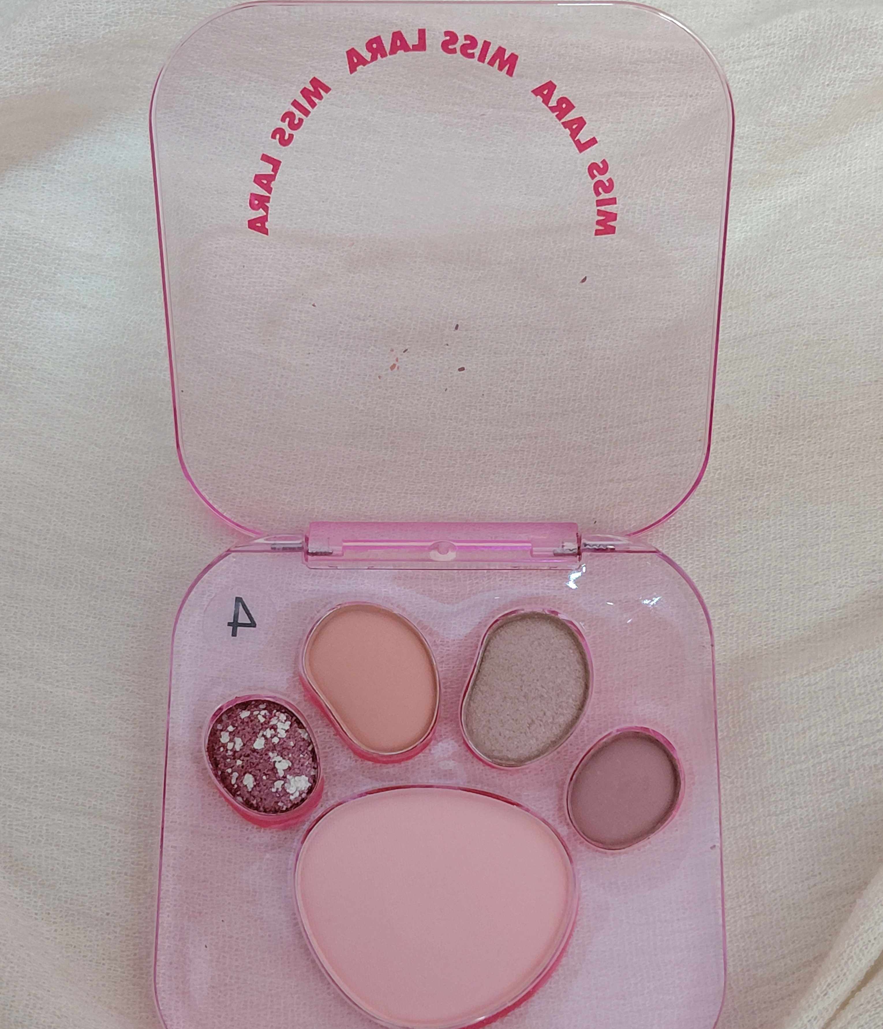 سایه پنجه گربه میس لارا