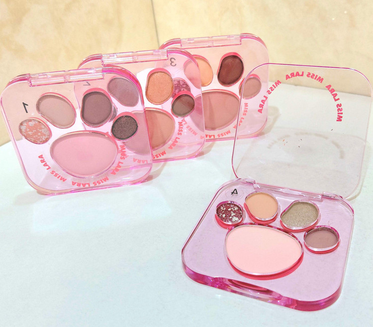 سایه پنجه گربه میس لارا